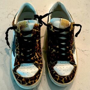 Golden Goose woman’s animal print sneaker size 9 preloved and good conditions